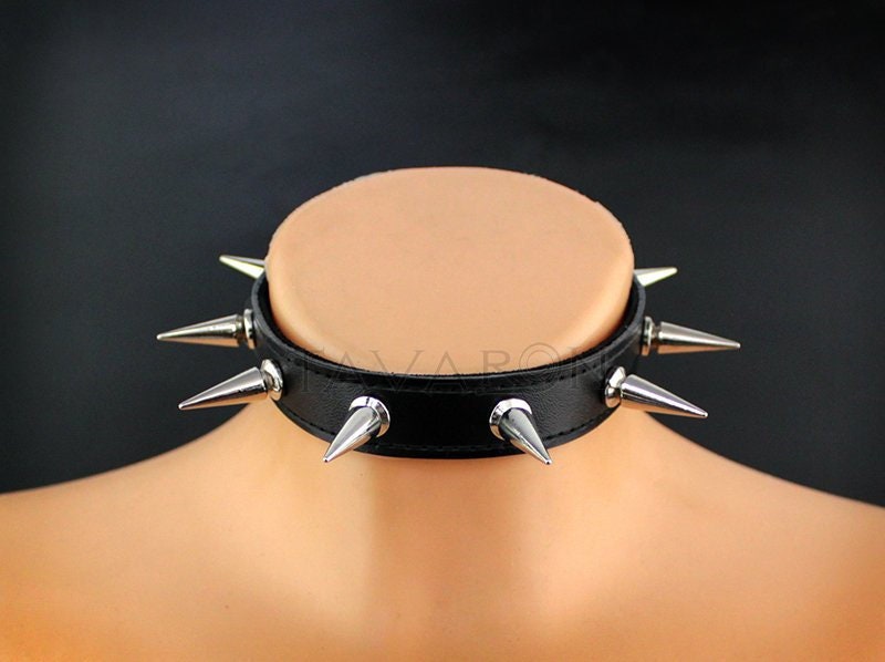 Leather choker collar with spikes
