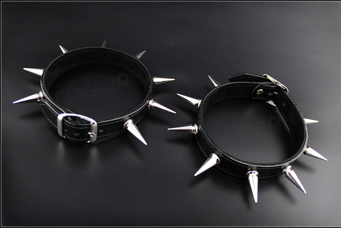 Leather choker collar with spikes
